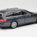 Mercedes E-Class S212 T-Model Tenorit Gri Metalic Minichamps 1:18 B66962447 - image 3 of 8