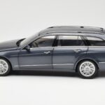 Mercedes E-Class S212 T-Model Tenorit Gri Metalic Minichamps 1:18 B66962447 - image 4 of 8