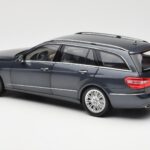 Mercedes E-Class S212 T-Model Tenorit Gri Metalic Minichamps 1:18 B66962447 - image 7 of 8