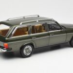 Mercedes 230T W123 T-Model Verde Metalizat Norev 1:18 183730 - image 3 of 8