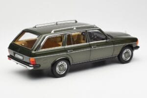 Mercedes 230T W123 T-Model Verde Metalizat Norev 1:18 183730 Metal - imaginea 3 din 8