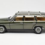 Mercedes 230T W123 T-Model Verde Metalizat Norev 1:18 183730 - image 4 of 8