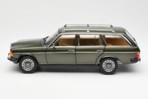 Mercedes 230T W123 T-Model Verde Metalizat Norev 1:18 183730 Metal - imaginea 4 din 8