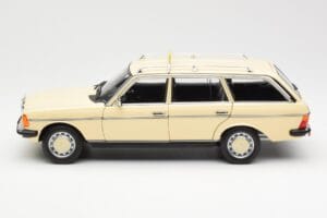 Mercedes 230T W123 T-Model Taxi Norev 1:18 183731 Metal - imaginea 4 din 8