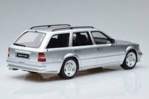 Mercedes E36 AMG S124 Argintiu Otto 1:18 OT889 Rășină - imaginea 2 din 6