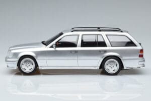 Mercedes E36 AMG S124 Argintiu Otto 1:18 OT889 Rășină - imaginea 3 din 6