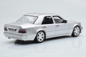 Mercedes E500 W124 Argintiu Otto 1:18 OT623 Rășină - imaginea 2 din 6