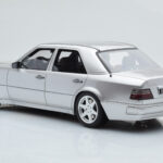 Mercedes E500 W124 Argintiu Otto 1:18 - image 5 of 6