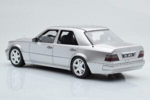 Mercedes E500 W124 Argintiu Otto 1:18 OT623 Rășină - imaginea 5 din 6