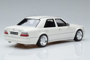 Mercedes E60 AMG W124 Alb Otto 1:18 B66040640 Rășină - imaginea 2 din 6