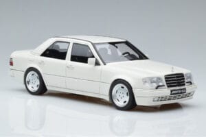 Mercedes E60 AMG W124 Alb Otto 1:18 B66040640 Rășină - imaginea 4 din 6