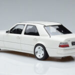 Mercedes E60 AMG W124 Alb Otto 1:18 - image 5 of 6