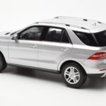 Mercedes M-Class W166 Iridium Argintiu Metalizat Minichamps 1:18 B66960064 - image 7 of 8
