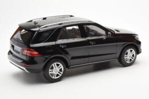 Mercedes M-Class W166 Obsidian Negru Metalizat Minichamps 1:18 B66960063 Metal - imaginea 3 din 8
