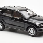 Mercedes M-Class W166 Obsidian Negru Metalizat Minichamps 1:18 B66960063 - image 6 of 8
