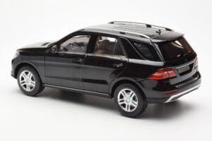 Mercedes M-Class W166 Obsidian Negru Metalizat Minichamps 1:18 B66960063 Metal - imaginea 7 din 8