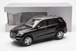 Mercedes M-Class W166 Obsidian Negru Metalizat Minichamps 1:18 B66960063 Metal - imaginea 8 din 8