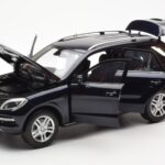 Mercedes M-Class W166 Tansanite Albastru Metalizat Minichamps 1:18 B66960065 - image 2 of 8
