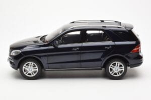 Mercedes M-Class W166 Tansanite Albastru Metalizat Minichamps 1:18 B66960065 Metal - imaginea 4 din 8
