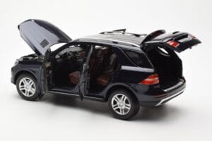 Mercedes M-Class W166 Tansanite Albastru Metalizat Minichamps 1:18 B66960065 Metal - imaginea 5 din 8