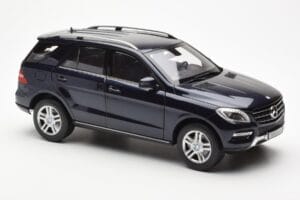 Mercedes M-Class W166 Tansanite Albastru Metalizat Minichamps 1:18 B66960065 Metal - imaginea 6 din 8