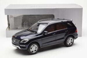 Mercedes M-Class W166 Tansanite Albastru Metalizat Minichamps 1:18 B66960065 Metal - imaginea 8 din 8