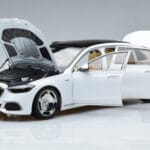 Mercedes Maybach S600 W222 V12 Biturbo Diamond Alb Almost Real 1:18 - image 2 of 11