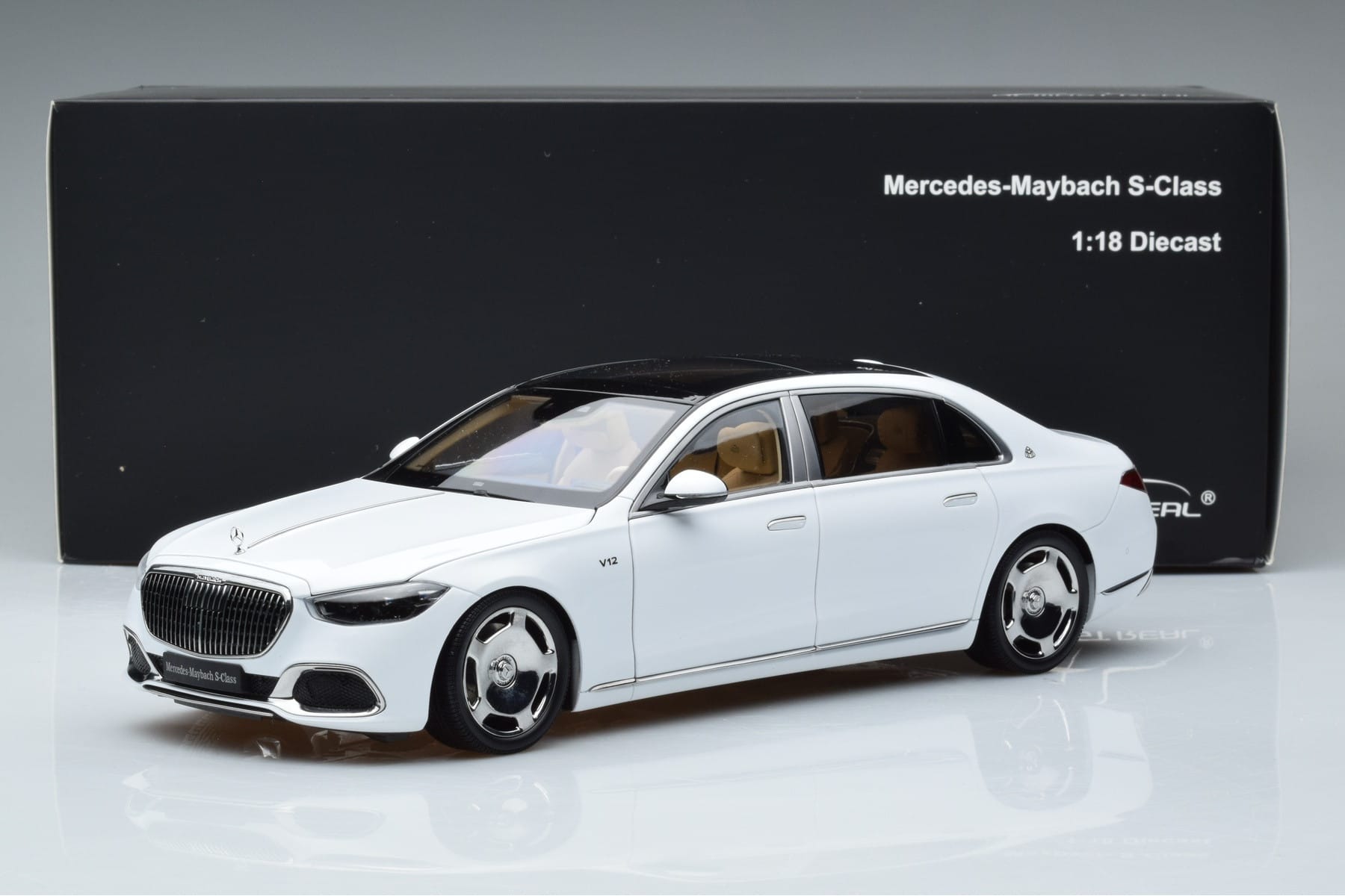 Mercedes Maybach S600 W222 V12 Biturbo Diamond Alb Almost Real 1:18 820116 Metal - imaginea 11 din 11