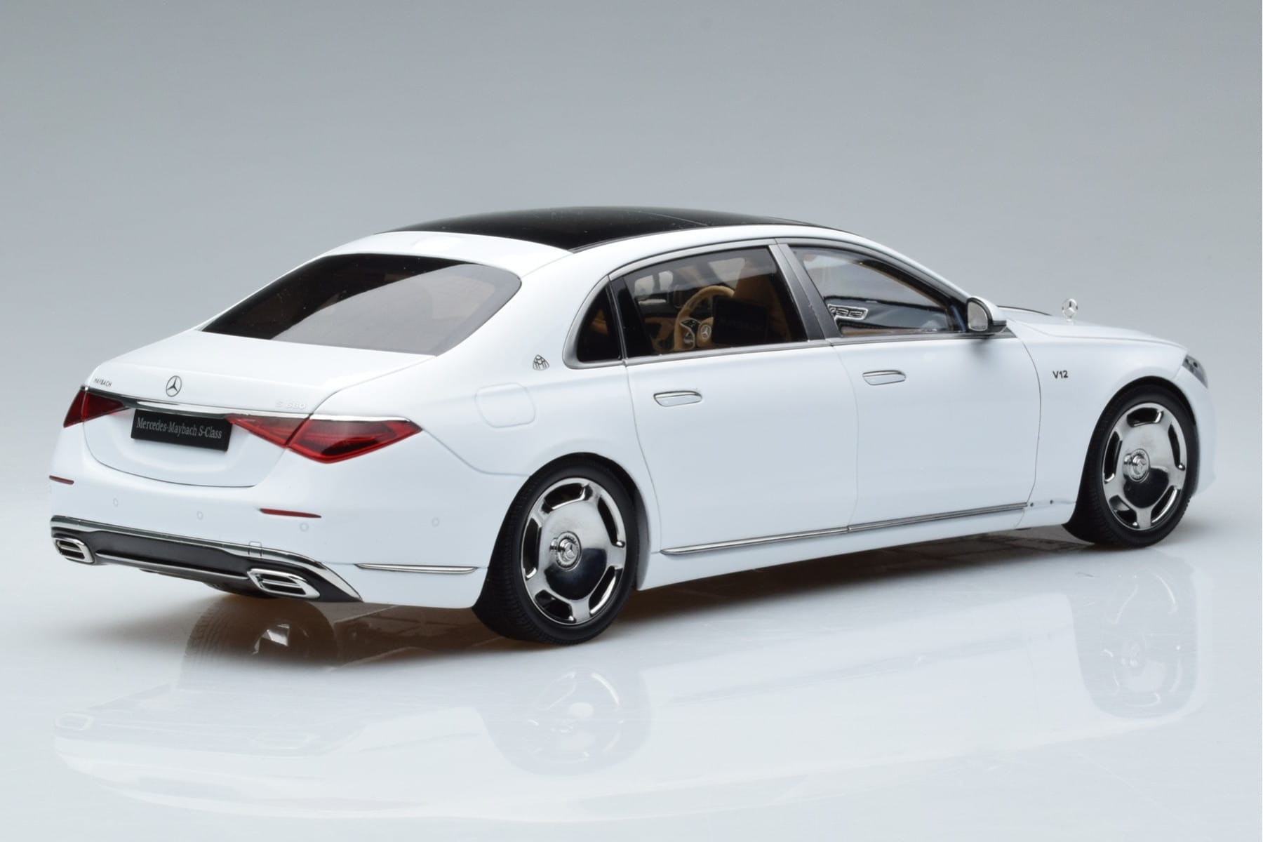 Mercedes Maybach S600 W222 V12 Biturbo Diamond Alb Almost Real 1:18 820116 Metal - imaginea 3 din 11