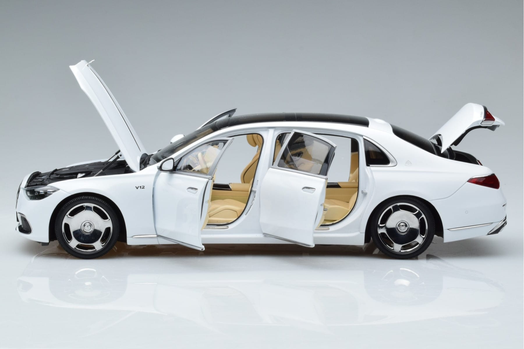 Mercedes Maybach S600 W222 V12 Biturbo Diamond Alb Almost Real 1:18 820116 Metal - imaginea 5 din 11