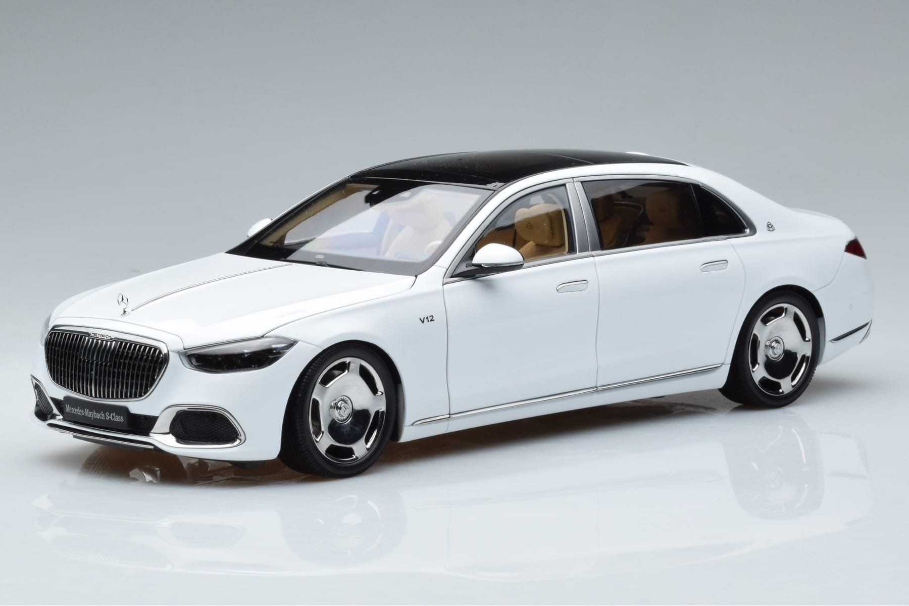 Mercedes Maybach S600 W222 V12 Biturbo Diamond Alb Almost Real 1:18 820116 Metal