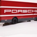 Mercedes O317 Porsche Transporter Roșu CMR 1:18 - image 2 of 12