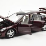 Mercedes R-Class W251 Roșu Metalic Minichamps 1:18 - image 2 of 8