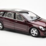 Mercedes R-Class W251 Roșu Metalic Minichamps 1:18 - image 6 of 8