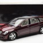 Mercedes R-Class W251 Roșu Metalic Minichamps 1:18 - image 8 of 8