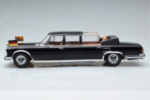 Mercedes 600 Pullman W100 Landaulet Queen Elizabeth II KK-Scale 1:18 KKDC181185 Metal - imaginea 3 din 6