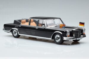 Mercedes 600 Pullman W100 Landaulet Queen Elizabeth II KK-Scale 1:18 KKDC181185 Metal - imaginea 4 din 6