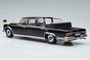 Mercedes 600 Pullman W100 Landaulet Queen Elizabeth II KK-Scale 1:18 KKDC181185 Metal - imaginea 5 din 6