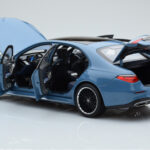Mercedes S-Class W223 Vintage Albastru Norev 1:18 - image 4 of 7