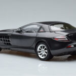 Mercedes SLR McLaren Negru CMC 1:18 - image 7 of 10