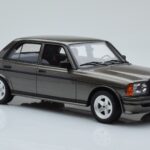 Mercedes W123 AMG 280 Gri Otto 1:18 - image 4 of 6