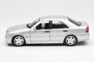 Mercedes C36 AMG W202 Argintiu UT Models 1:18 180035000 Metal - imaginea 3 din 6