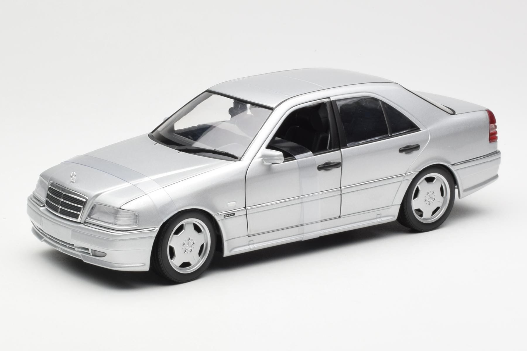 Mercedes C36 AMG W202 Argintiu UT Models 1:18 180035000 Metal