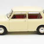 Morris Mini Minor Alb Kyosho 1:18 08964W - image 4 of 8