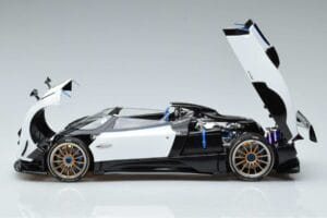 Pagani Zonda HP Barchetta Carbon Fiber Alb LCD 1:18 LCD18009-WH Metal - imaginea 4 din 9