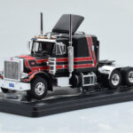 Peterbilt 359 Negru Roșu IXO 1:43
