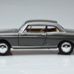 Peugeot 404 Coupe Graphite Gri Norev 1:18 - image 4 of 7