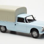 Peugeot 404 Pickup Bache Albastru Pastel Otto 1:18 - image 4 of 6