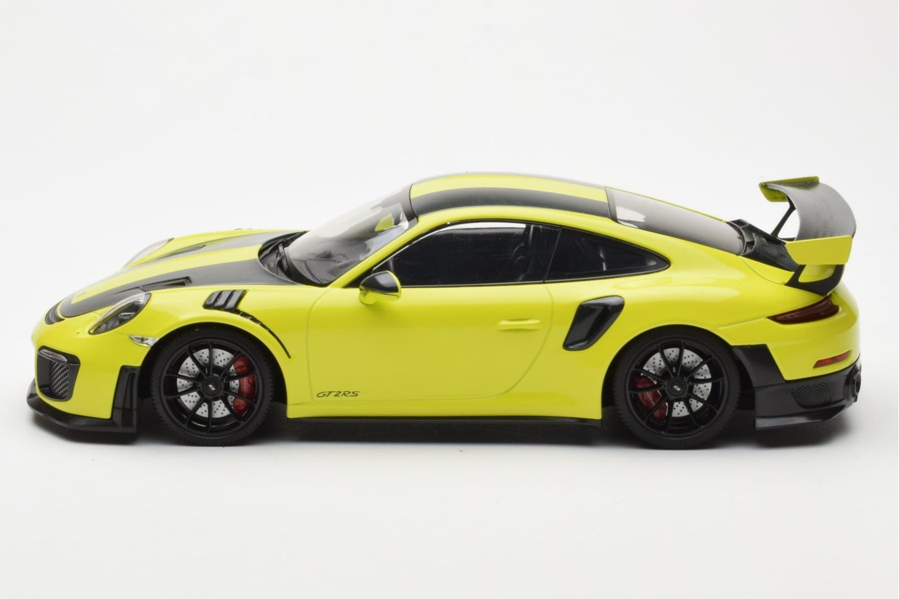 Porsche 911 991.2 GT2 RS Verde Deschis Cu Jante De Magneziu Negre Minichamps 1:18 155068300 Metal - imaginea 3 din 6
