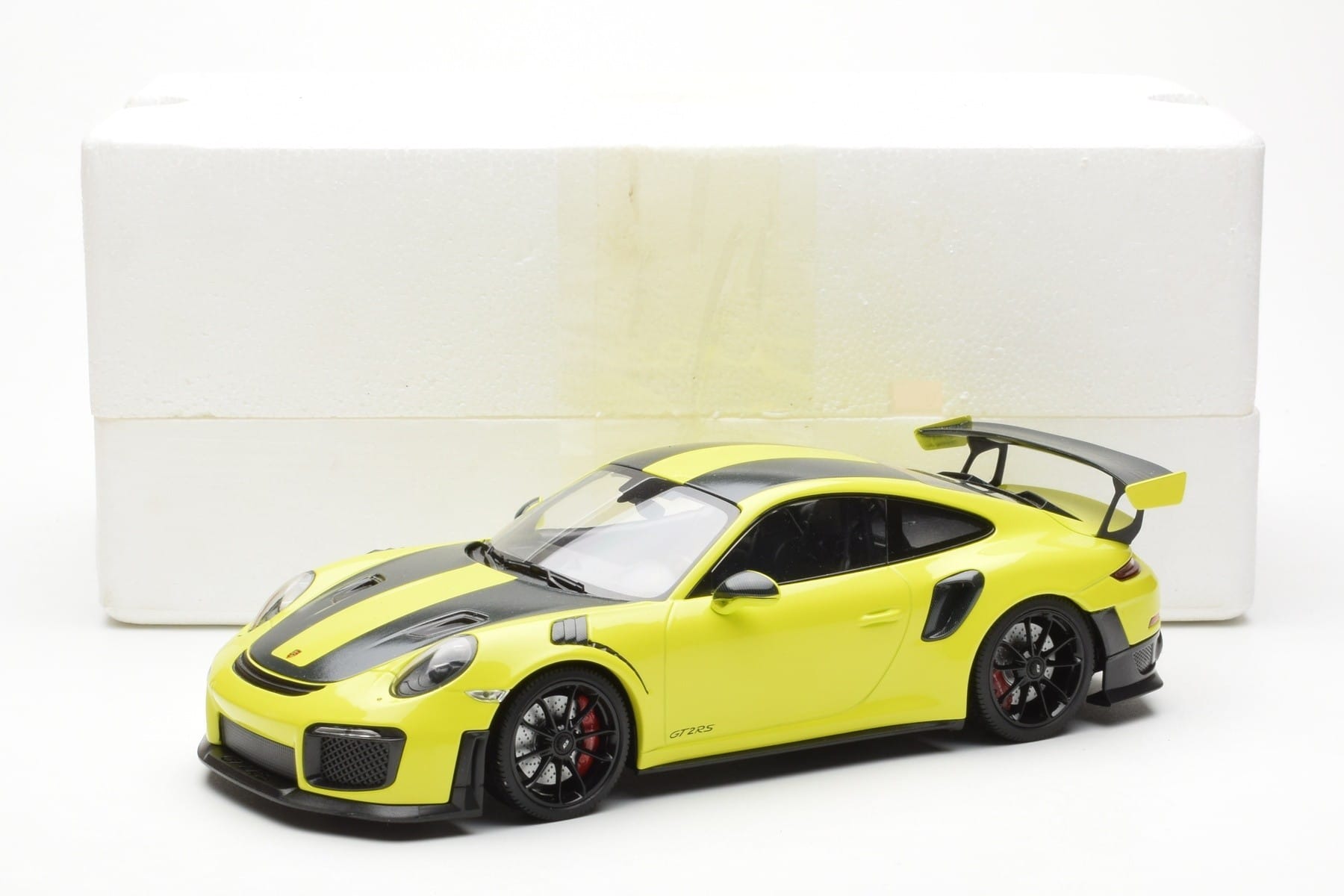Porsche 911 991.2 GT2 RS Verde Deschis Cu Jante De Magneziu Negre Minichamps 1:18 155068300 Metal - imaginea 6 din 6